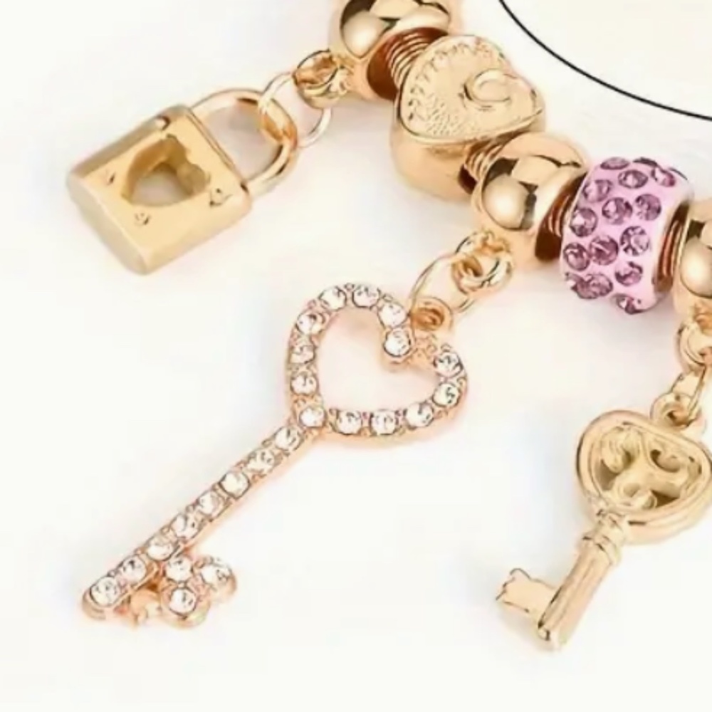 Golden Bracelet, Key Lock And Heart-Shaped Faux Diamond Pendant - Picture 4 of 6